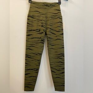 Beyond Yoga NWT Size S Olive & Black Zebra High Rise Legging